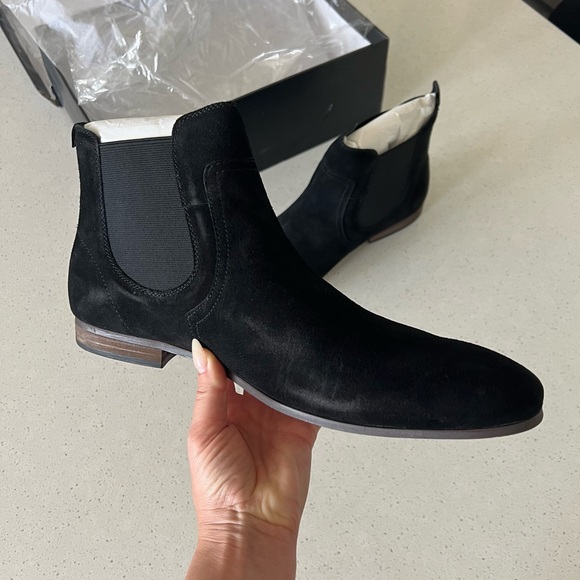 Chelsea Boots - Picture 9 of 12